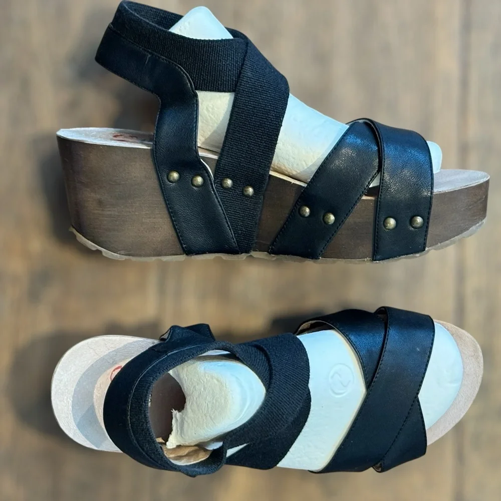 NC National Comfort Mellie Black Wedge Sandals with Cross-Strap Design, Size 9
